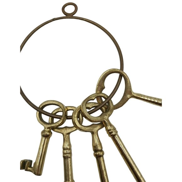 Vintage Brass Skeleton Keys on Jailers Ring 5 Large Metal Decorative Set Home De - Picture 3 of 5